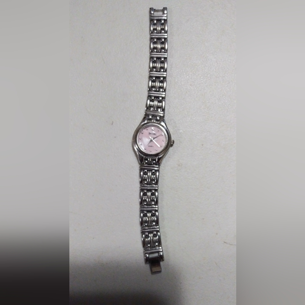 Sketcher quarts women's wrist watch 6 1/2 inch band. Works Has new battery.